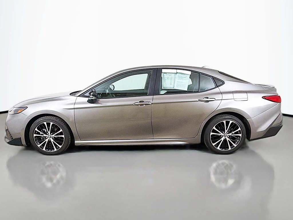 Used 2026 Toyota Camry SE FWD image 14