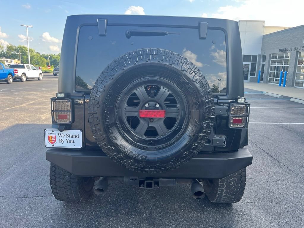 Used 2015 Jeep Wrangler Unlimited Sahara w/ Max Tow Package AWD/4WD image 4