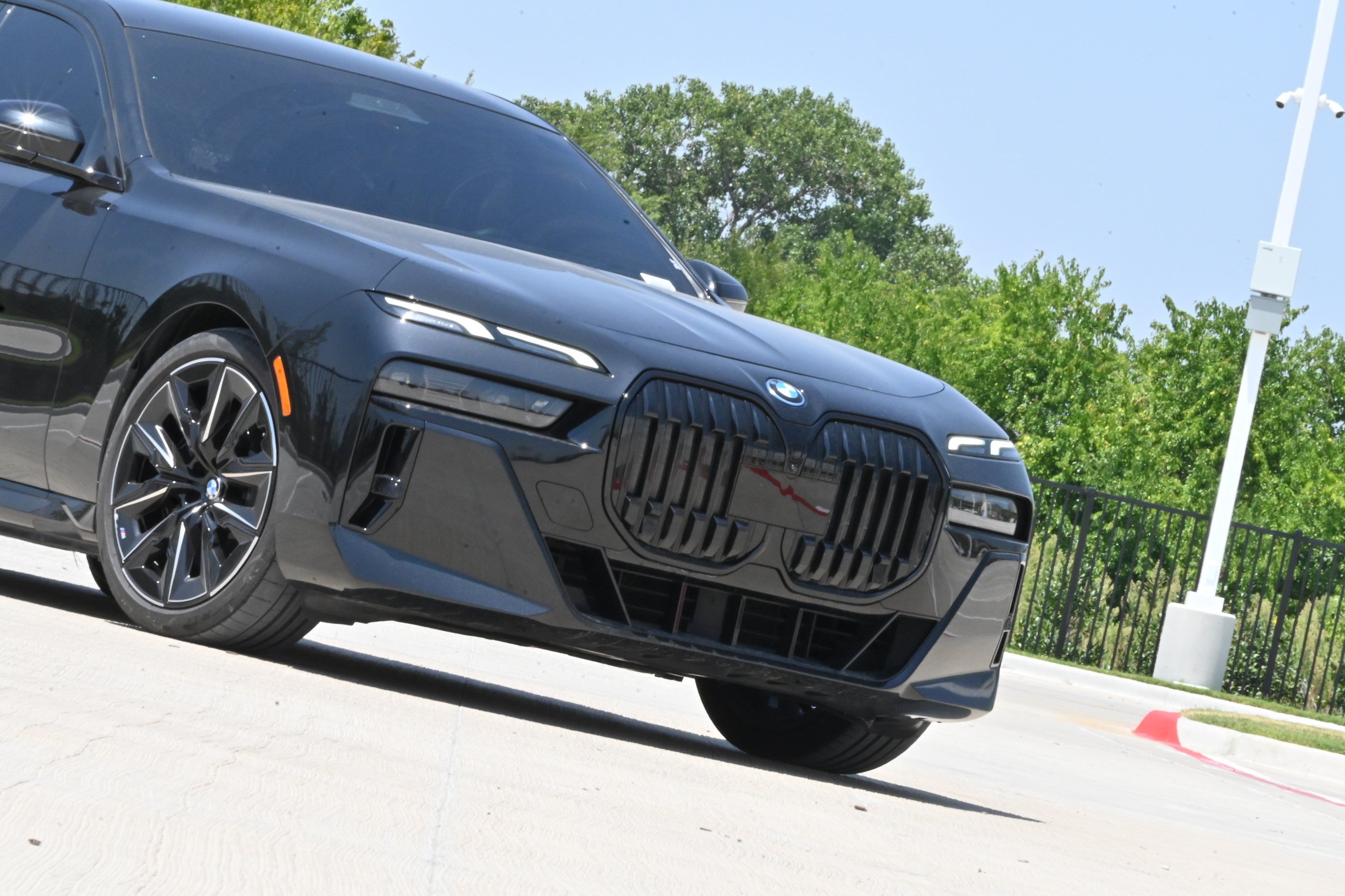 Certified 2024 BMW i7 eDrive50 w/ M Sport Package RWD image 39