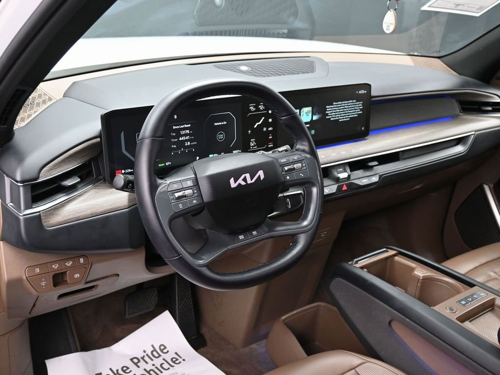 Used 2024 Kia EV9 Land image 17