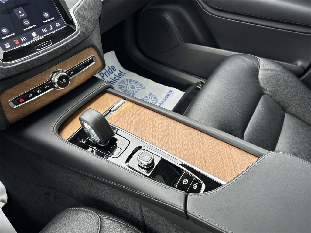 Used 2023 Volvo XC90 B6 Plus w/ Protection Package Premier image 22