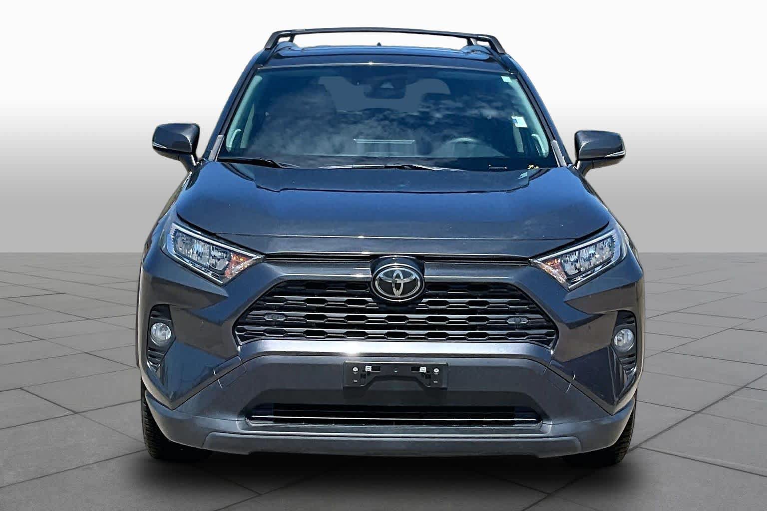 Used 2020 Toyota RAV4 XLE Premium FWD image 4