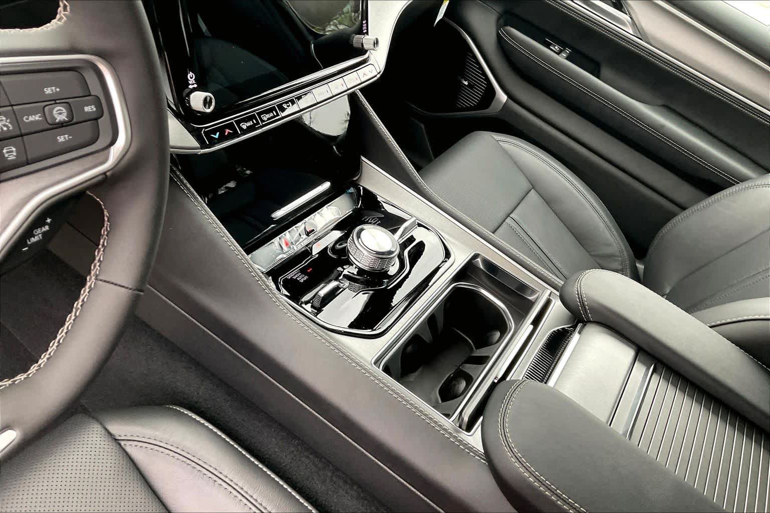 New 2026 Jeep Grand Wagoneer L Limited AWD/4WD image 7