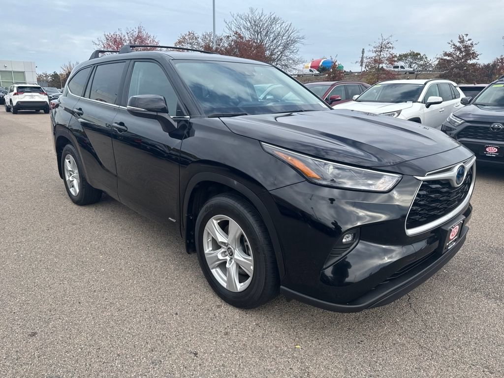 Used 2024 Toyota Highlander LE image 12