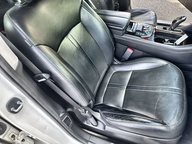 Used 2016 Kia K900 Luxury image 32