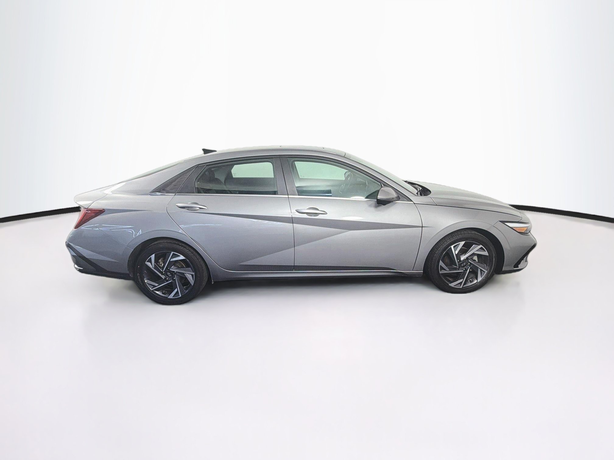Used 2024 Hyundai Elantra Limited FWD image 10