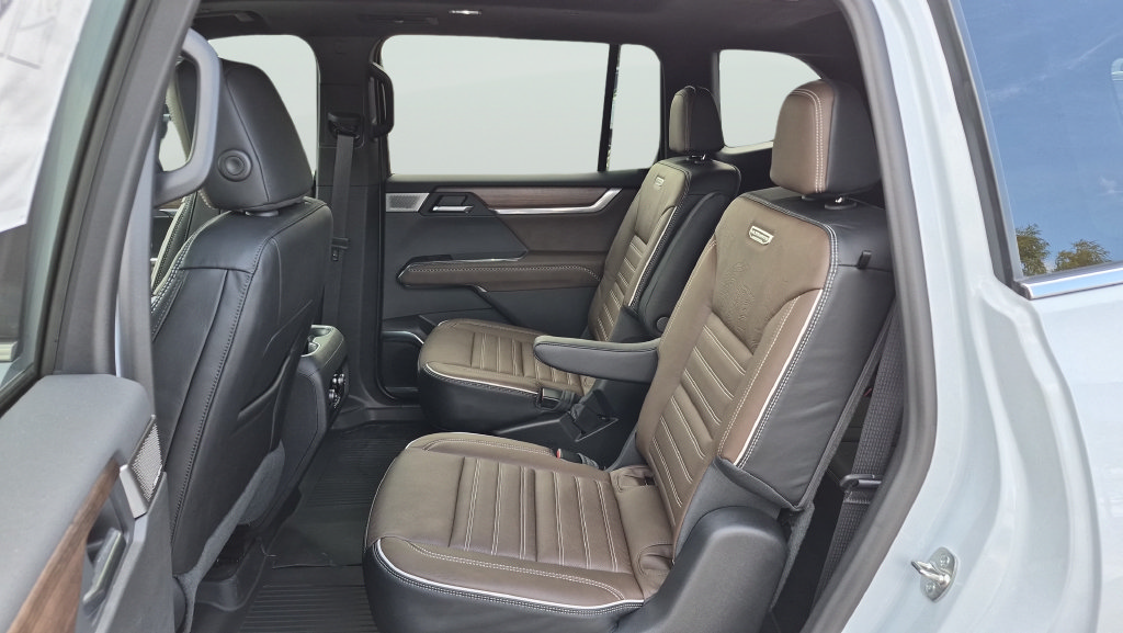 New 2027 GMC Acadia Denali Ultimate w/ LPO, Floor Liner Package AWD/4WD image 26
