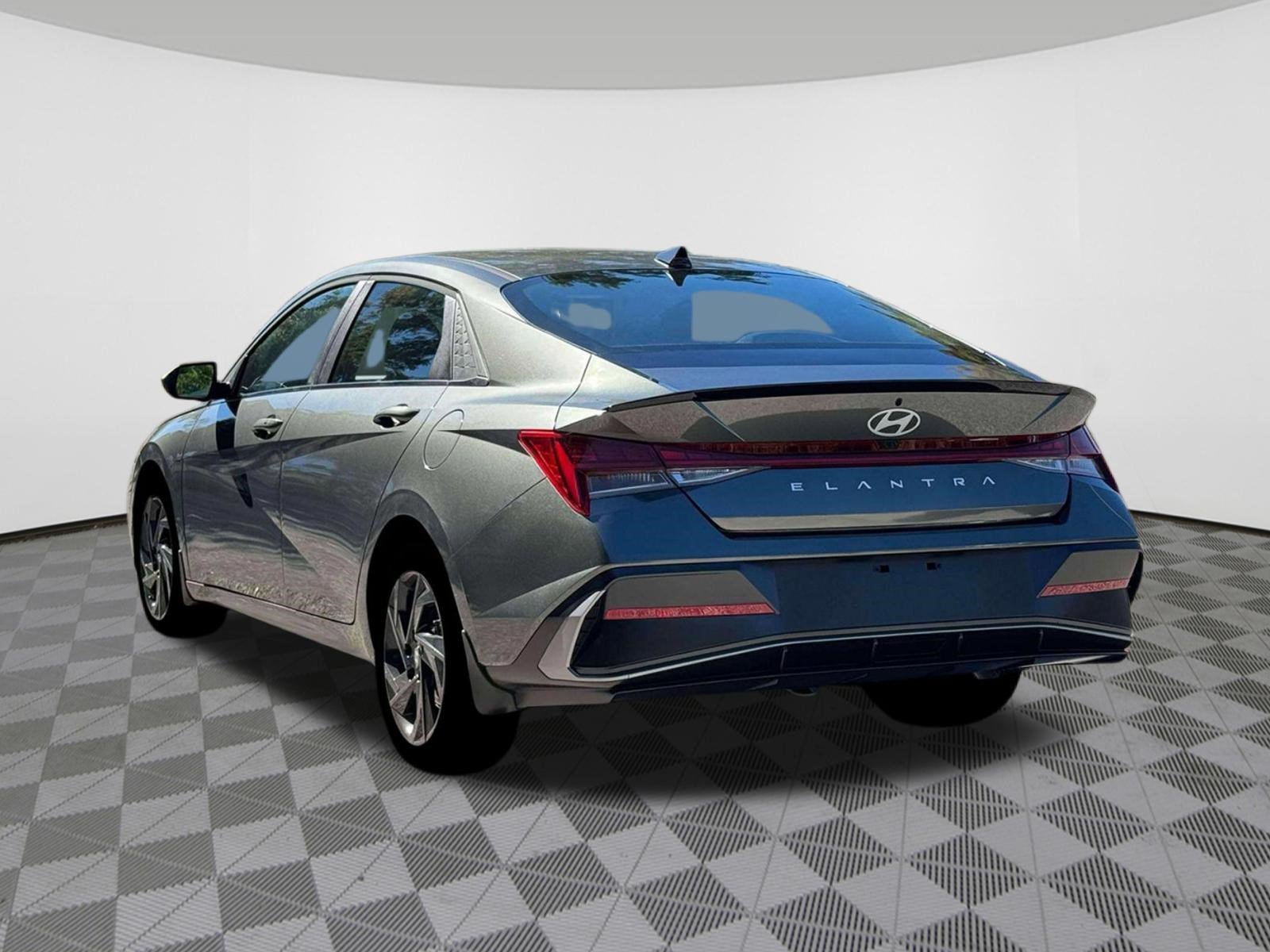 New 2026 Hyundai Elantra SEL Sport FWD image 5