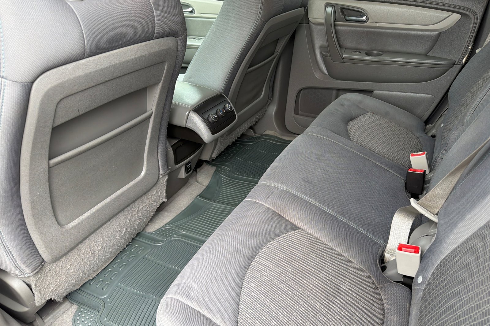 Used 2015 Chevrolet Traverse LS FWD image 13