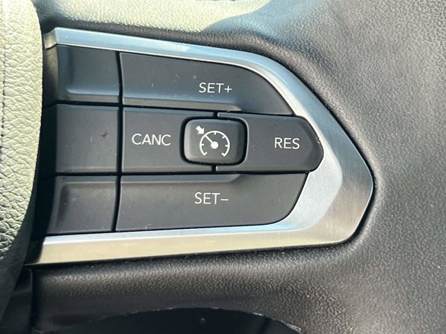 Used 2024 Jeep Compass Latitude image 21