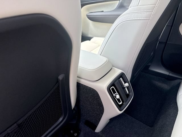 Certified 2025 Volvo XC40 B5 Ultra AWD/4WD image 26