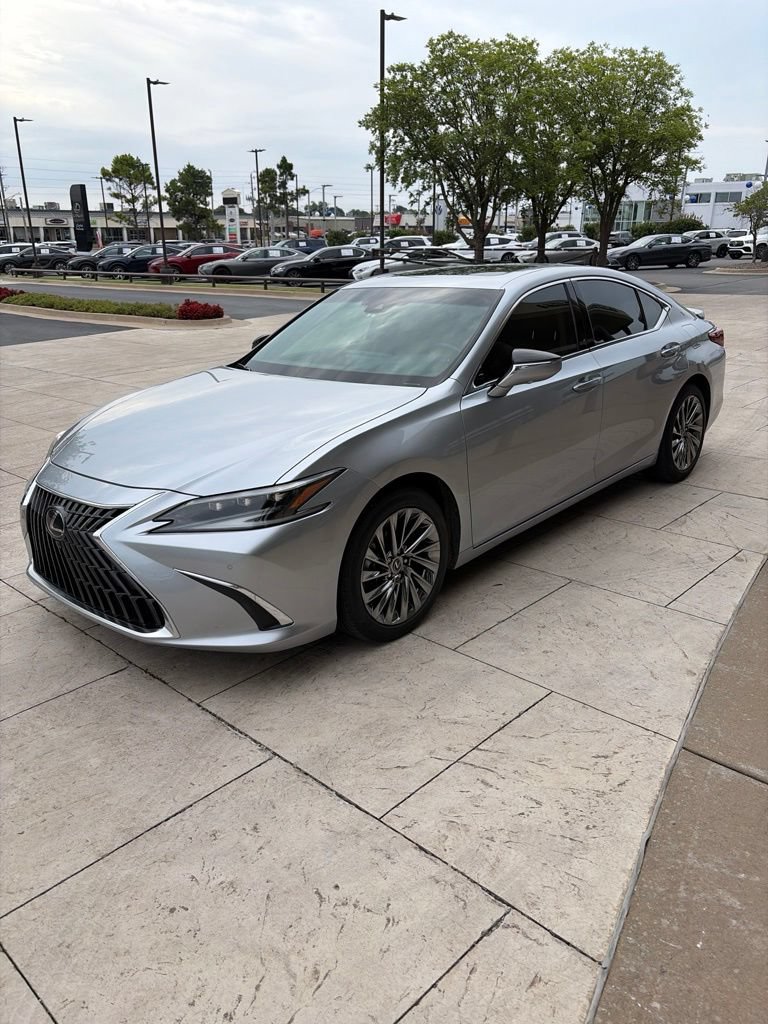 Used 2024 Lexus ES 300h Ultra Luxury w/ Accessory Package (Z2) FWD image 1