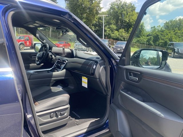 New 2025 Nissan Armada SL image 26