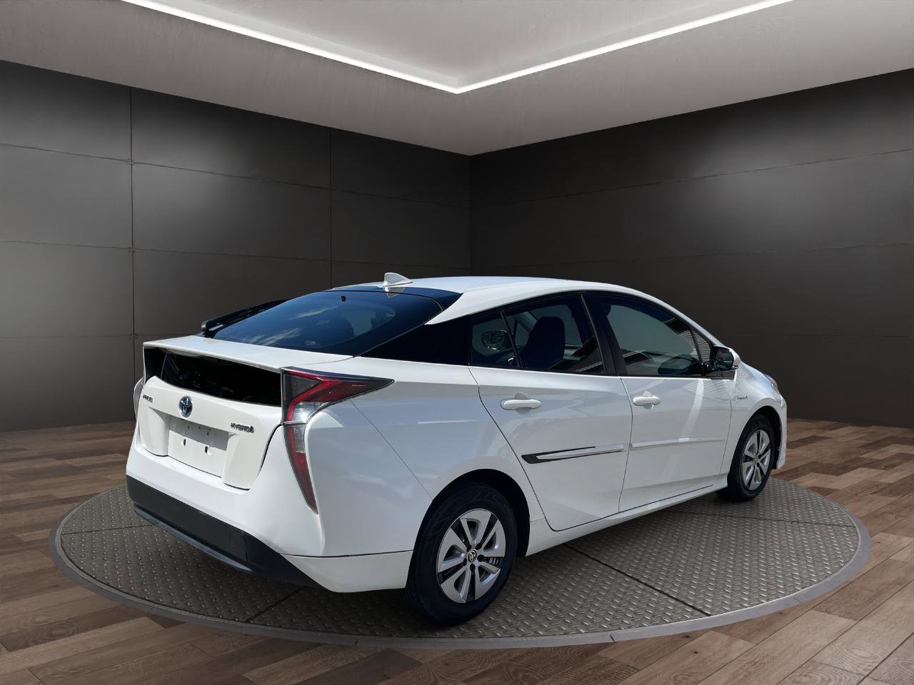 Used 2017 Toyota Prius Three FWD image 8