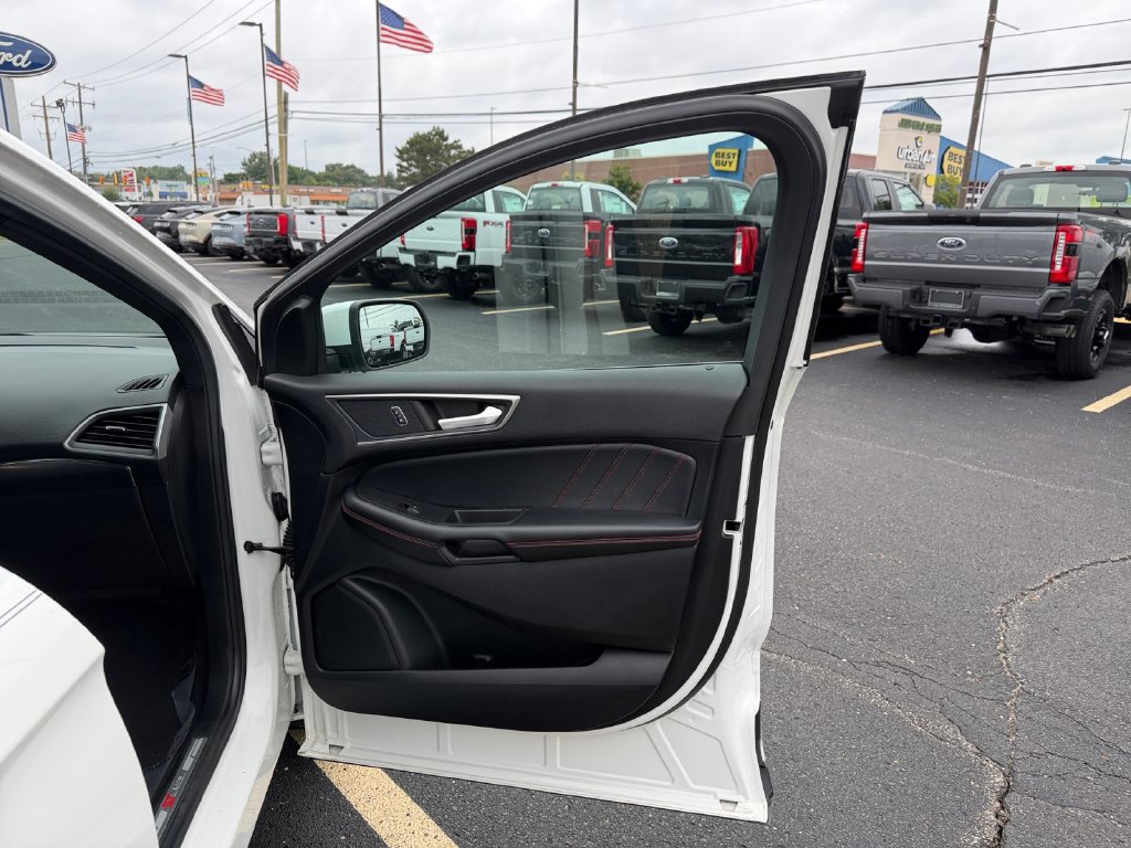 Used 2022 Ford Edge ST-Line AWD/4WD image 23