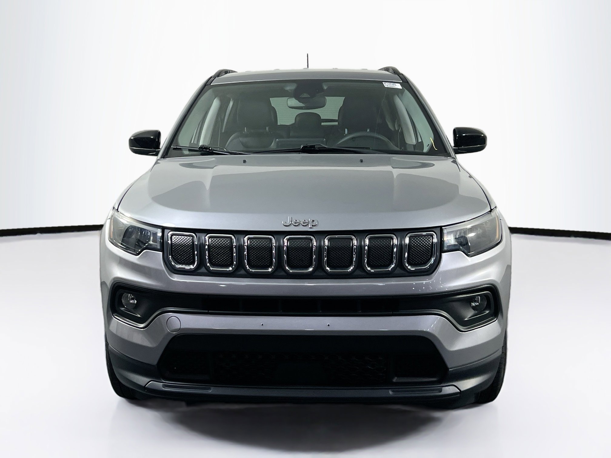 Used 2022 Jeep Compass Latitude image 2
