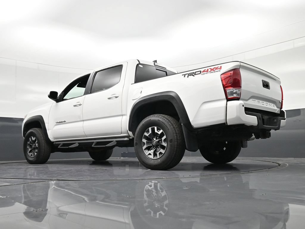 Used 2018 Toyota Tacoma TRD Off-Road w/ Technology Package AWD/4WD image 28
