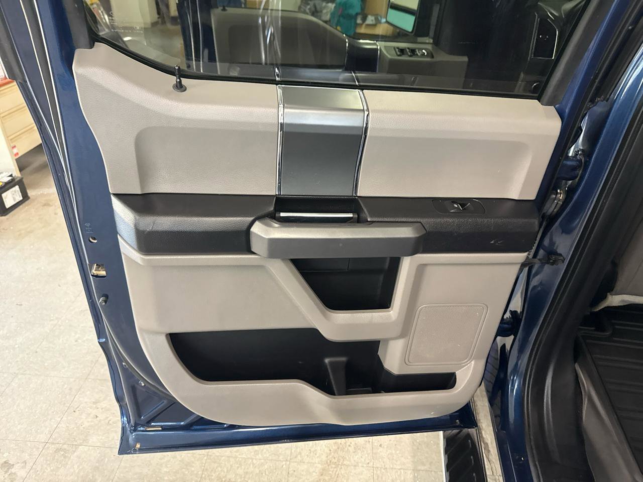 Used 2016 Ford F150 XLT w/ Equipment Group 301A Mid AWD/4WD image 39