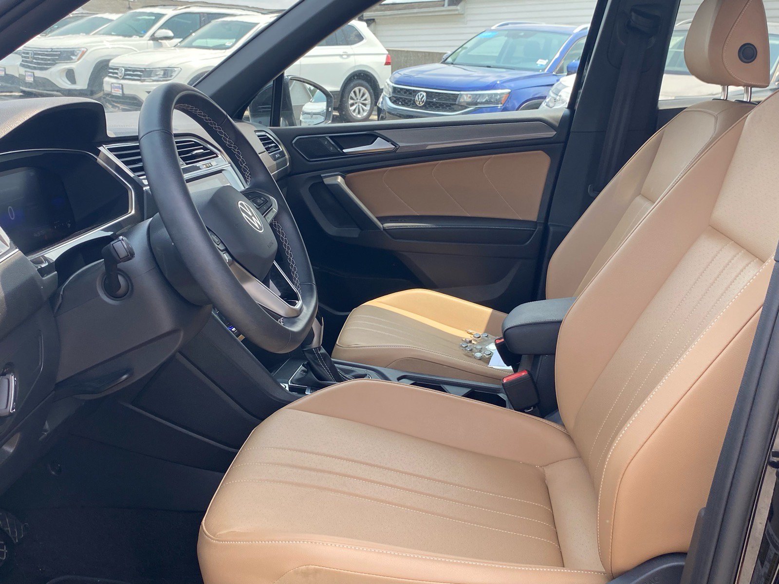 Certified 2023 Volkswagen Tiguan SE w/ Panoramic Sunroof Package AWD/4WD image 12
