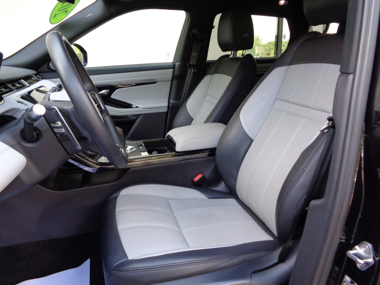 Used 2022 Land Rover Range Rover Evoque R-Dynamic SE image 9