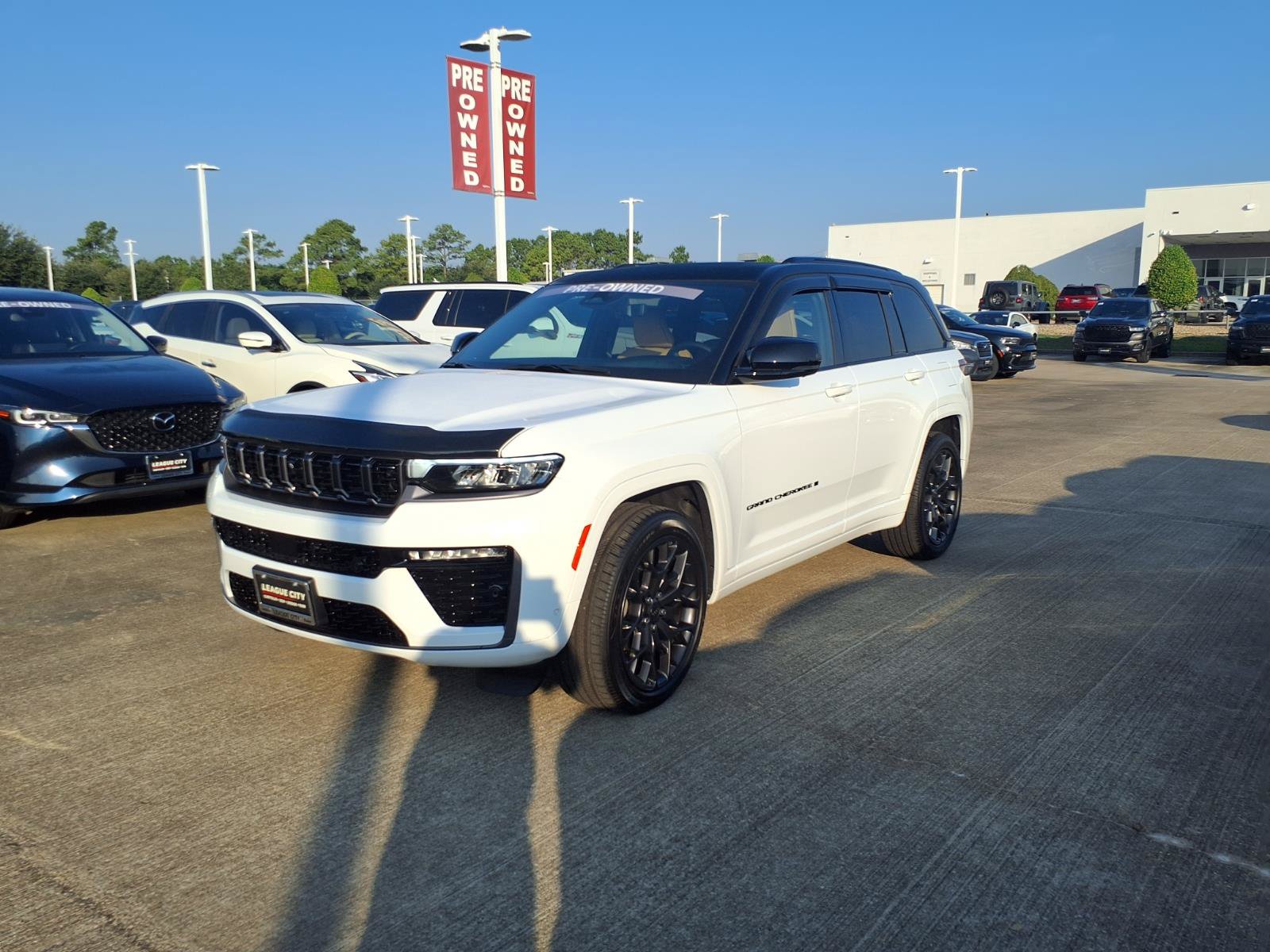 Used 2026 Jeep Grand Cherokee Summit w/ Obsidian Package AWD/4WD image 3