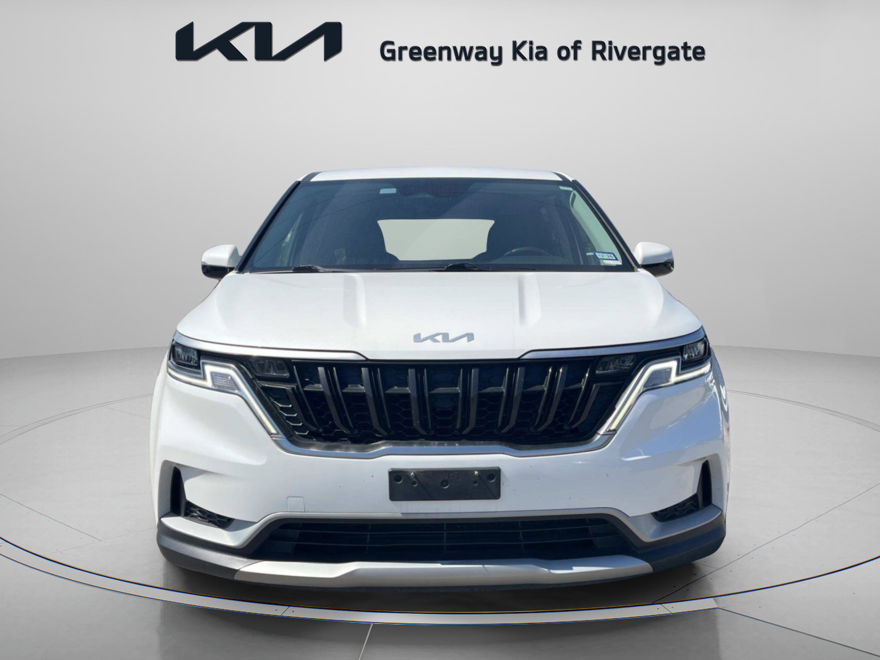 Used 2023 Kia Carnival LX FWD image 2