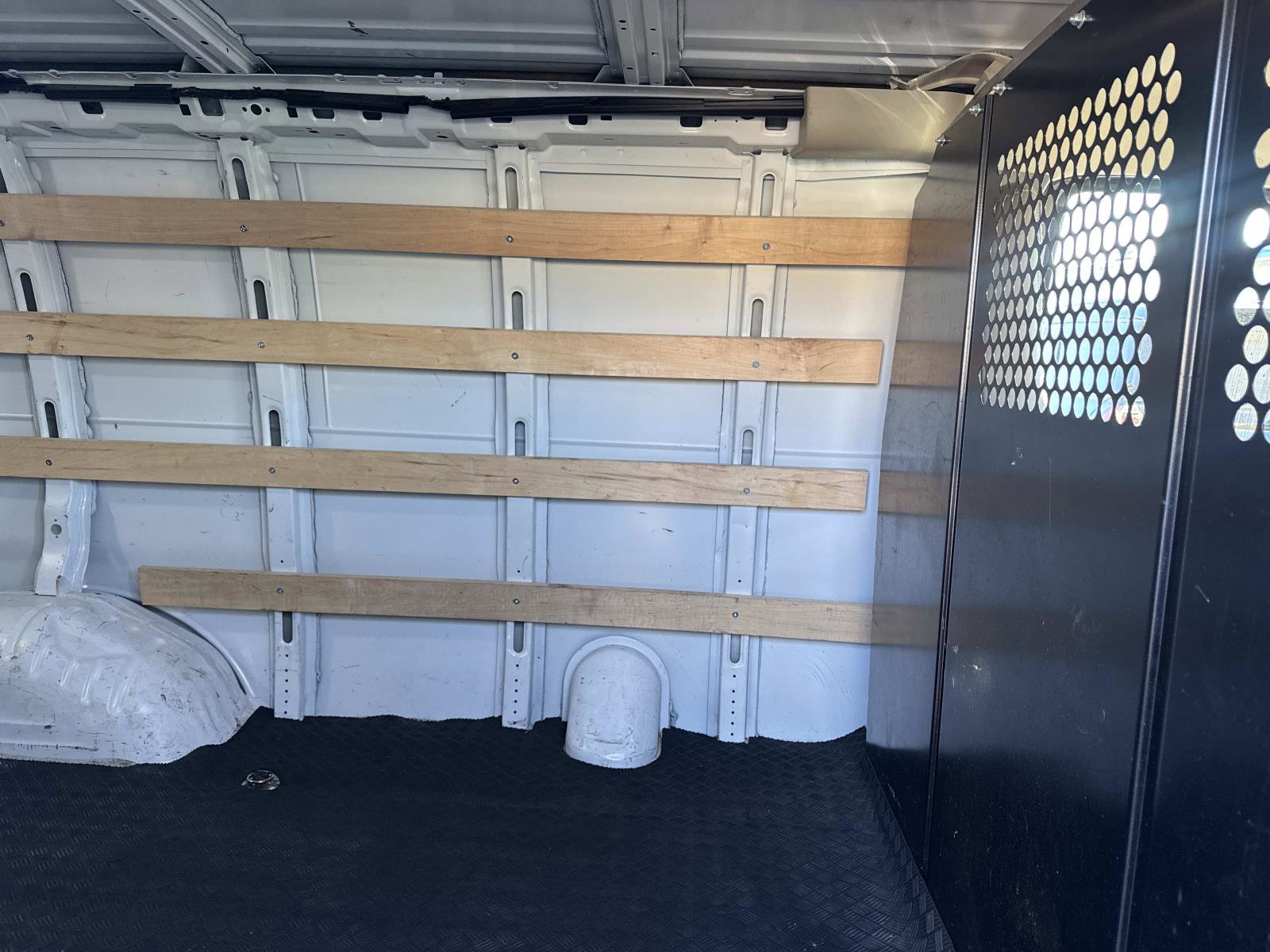 Used 2024 GMC Savana 2500 Work Van w/ Driver Convenience Package image 15