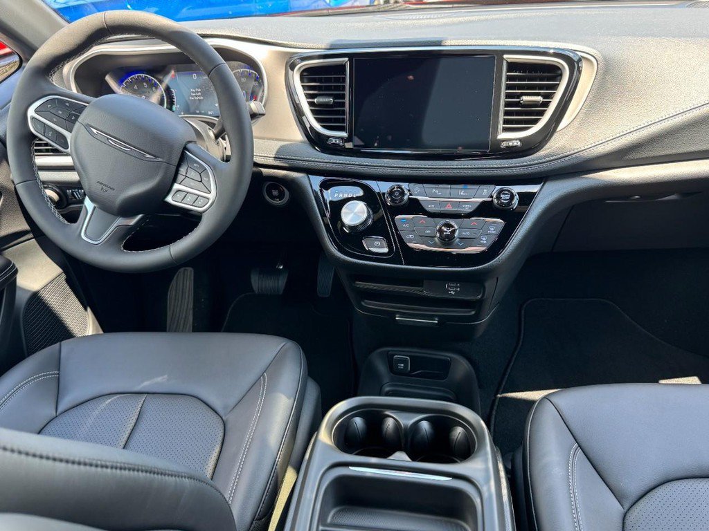 New 2027 Chrysler Pacifica Select FWD image 9
