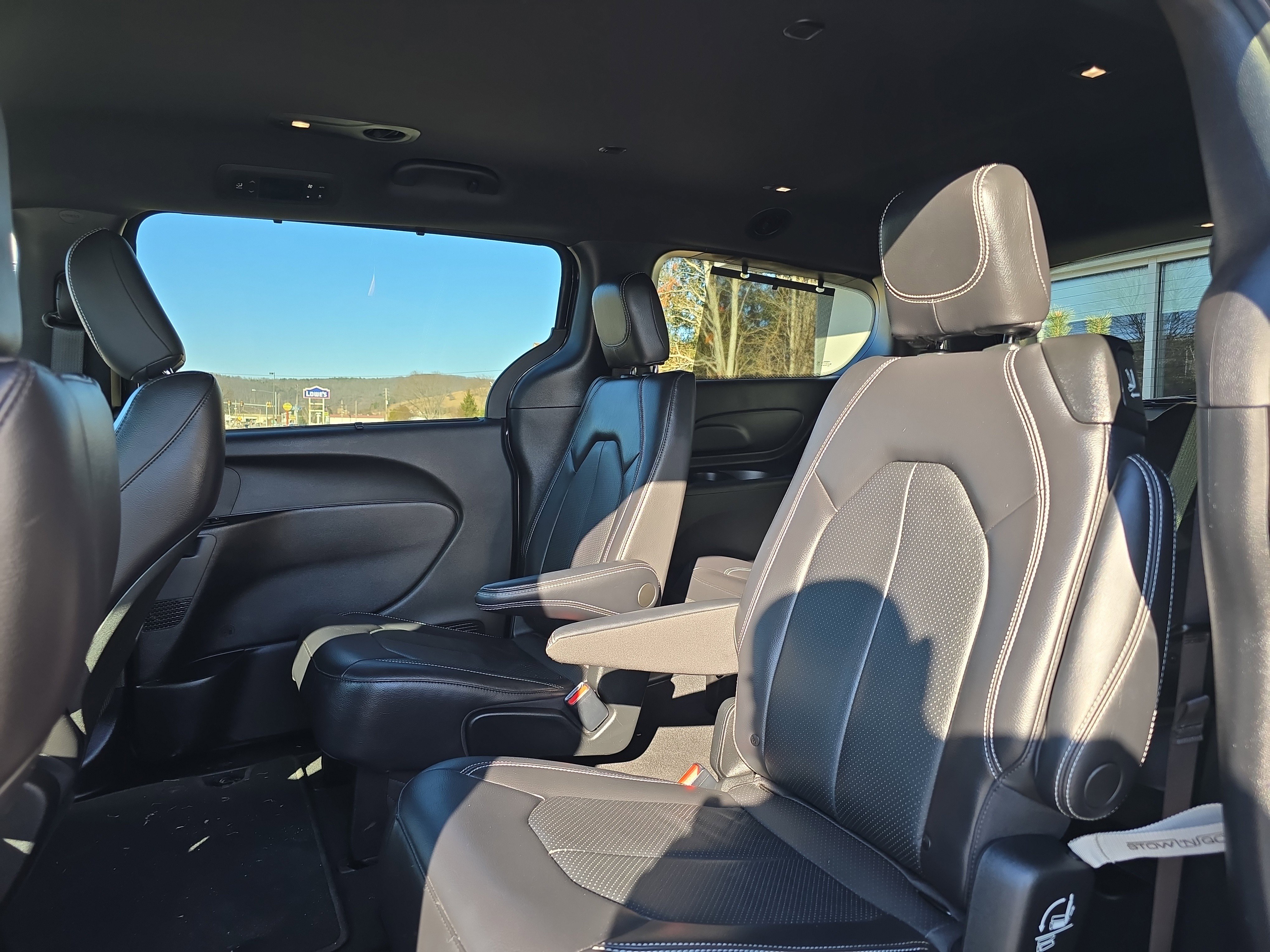 Used 2021 Chrysler Pacifica Touring-L w/ S Appearance Package image 13