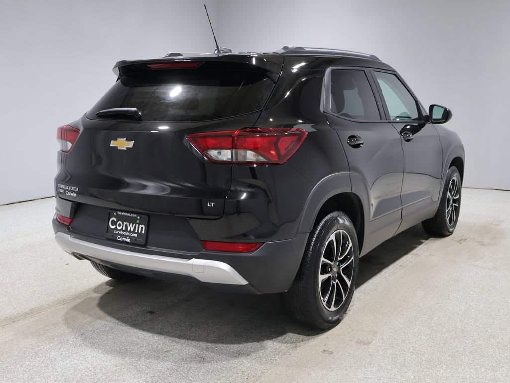 Used 2025 Chevrolet TrailBlazer LT image 2