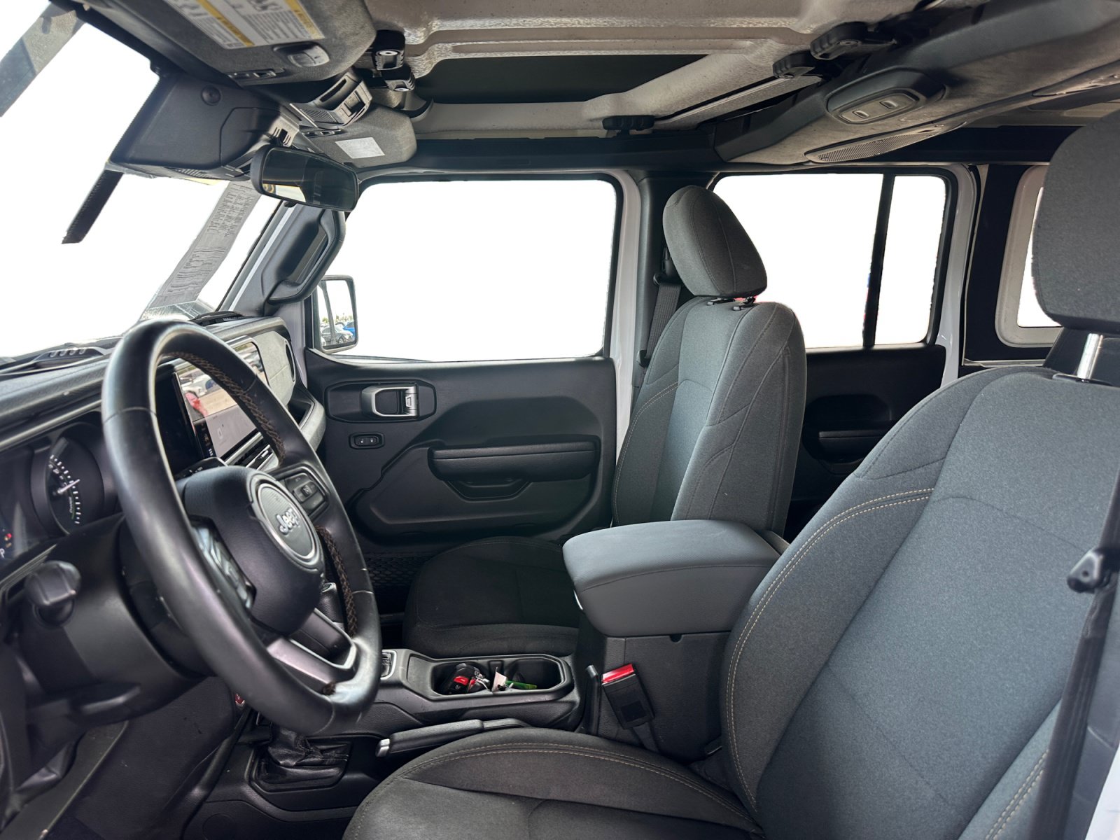 Used 2024 Jeep Wrangler Unlimited AWD/4WD image 9