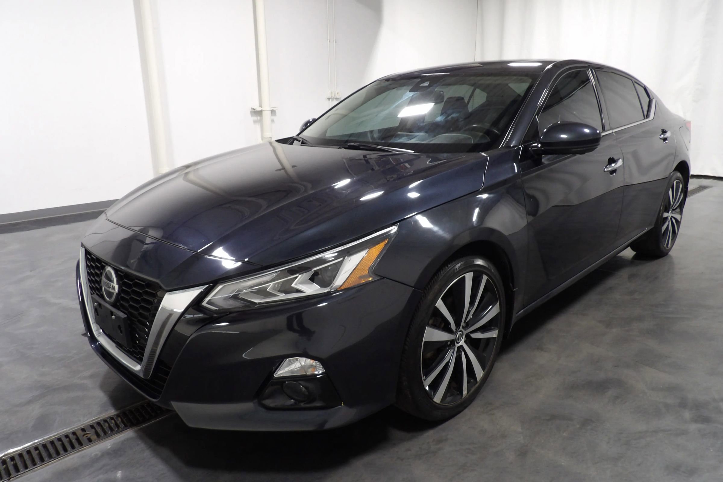 Used 2021 Nissan Altima 2.5 Platinum AWD/4WD image 3