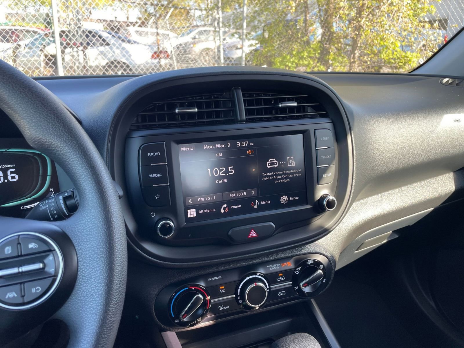 Used 2025 Kia Soul LX w/ LX Technology Package image 17