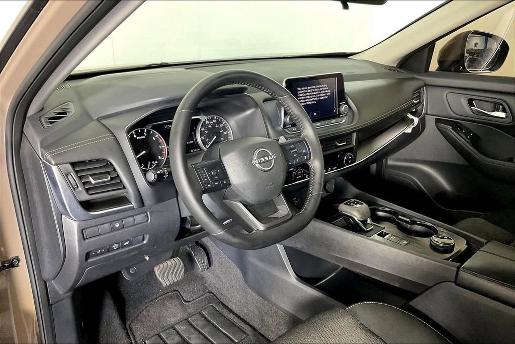 Used 2025 Nissan Rogue SV image 18