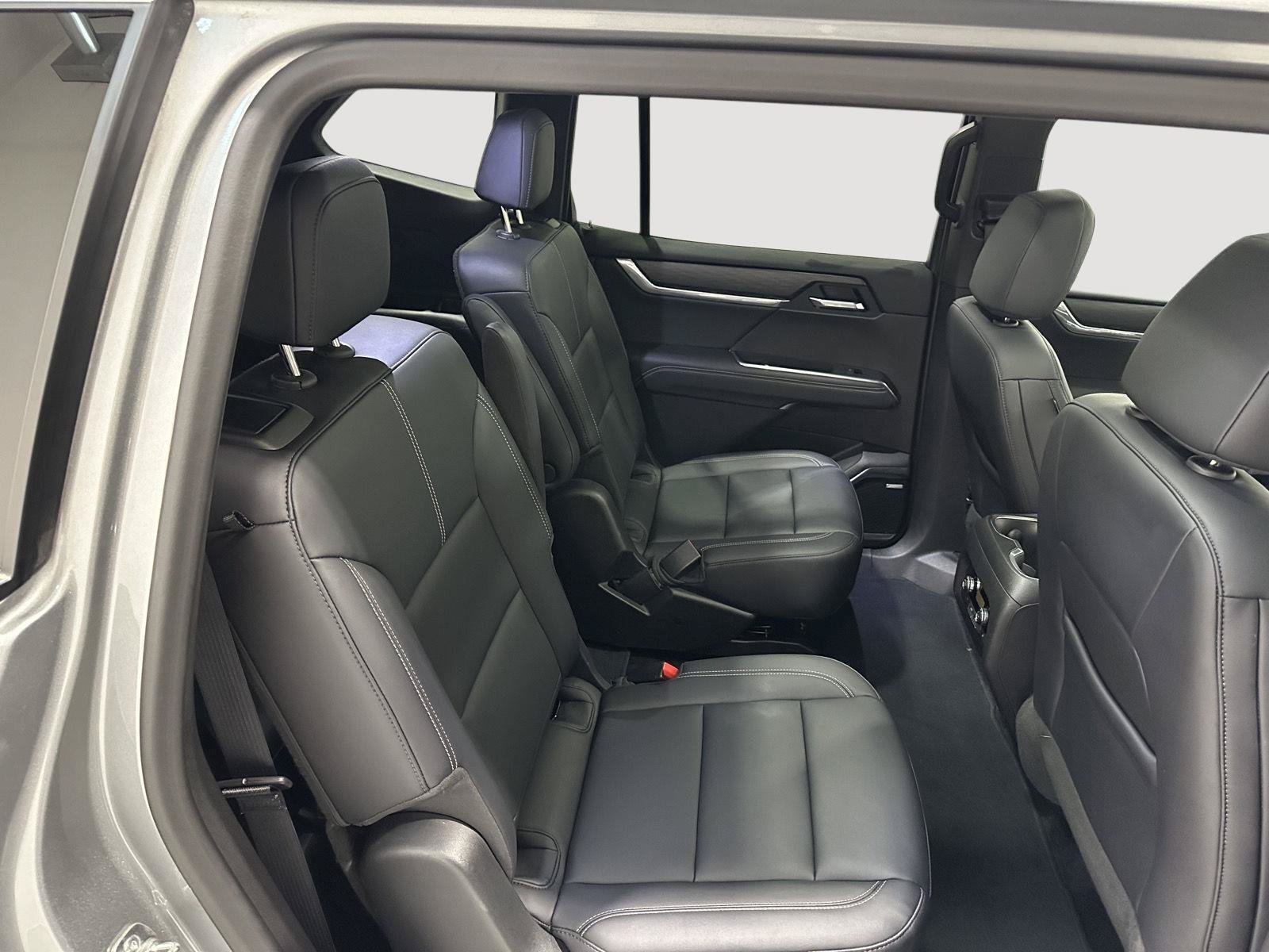 Used 2025 GMC Acadia Elevation w/ Elevation Premium Package AWD/4WD image 27