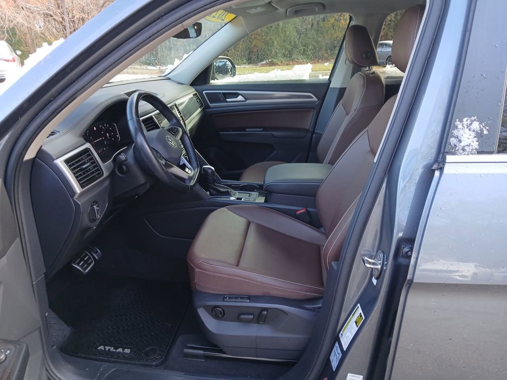Used 2021 Volkswagen Atlas SEL R-Line image 16