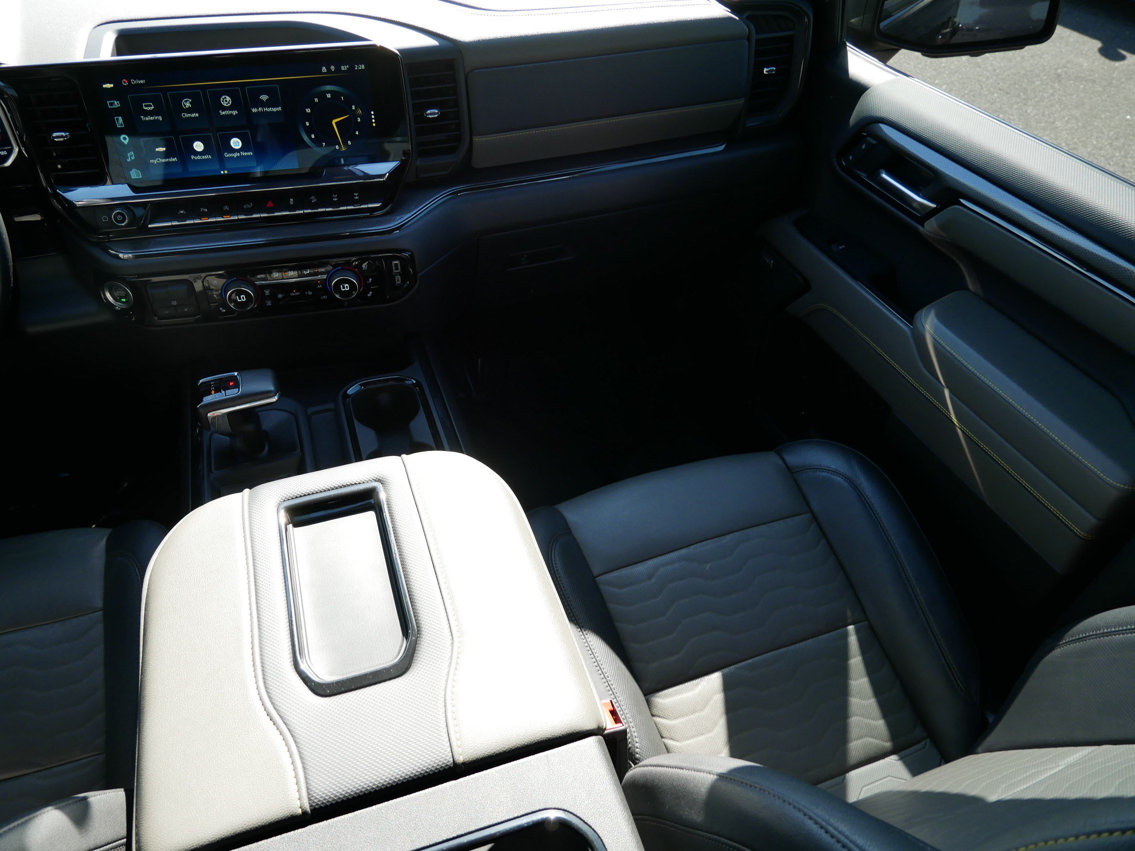 Used 2022 Chevrolet Silverado 1500 ZR2 w/ Technology Package AWD/4WD image 11