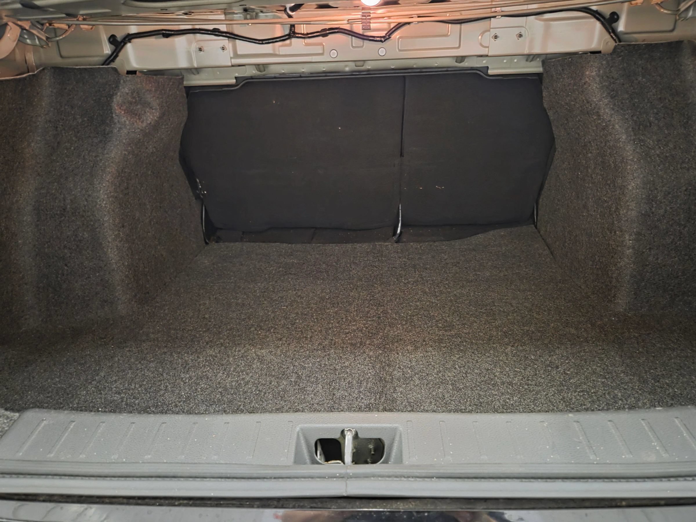Used 2020 Nissan Versa S FWD image 33