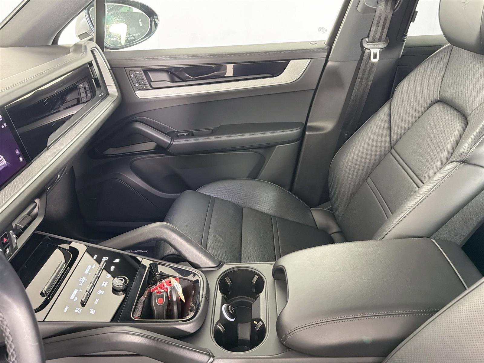 Certified 2024 Porsche Cayenne GTS AWD/4WD image 29