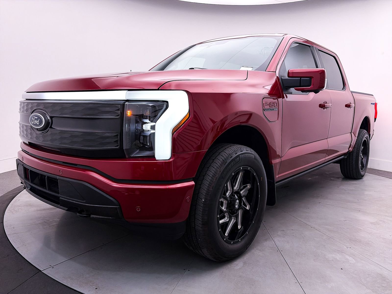 Used 2023 Ford F150 Lightning Platinum image 15