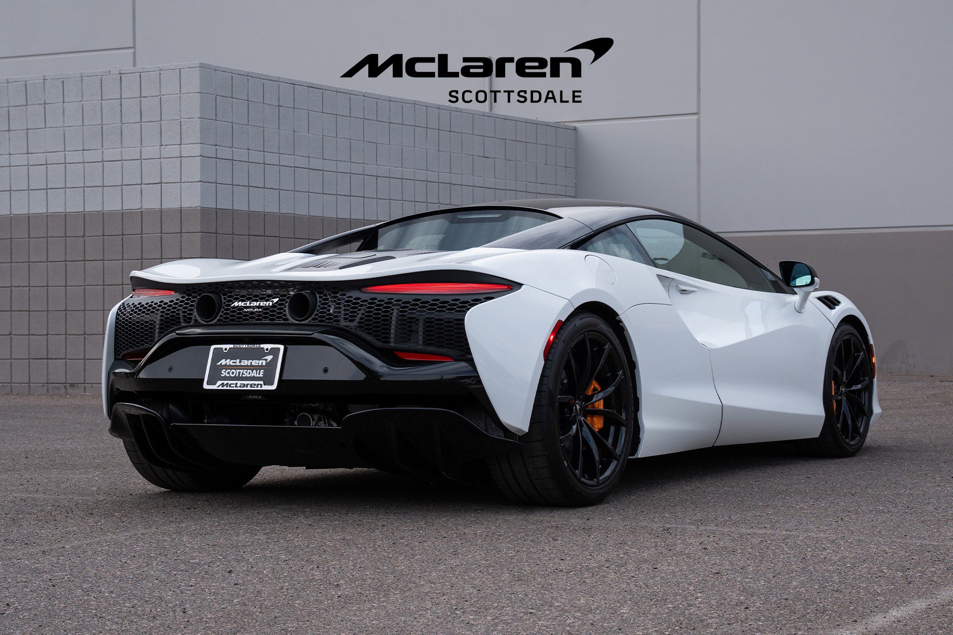 Used 2023 McLaren Artura image 7