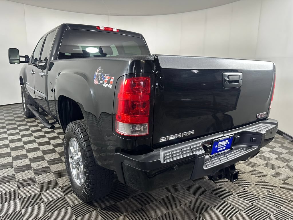 Used 2013 GMC Sierra 2500 Denali w/ Suspension Package, Off-Road AWD/4WD image 3