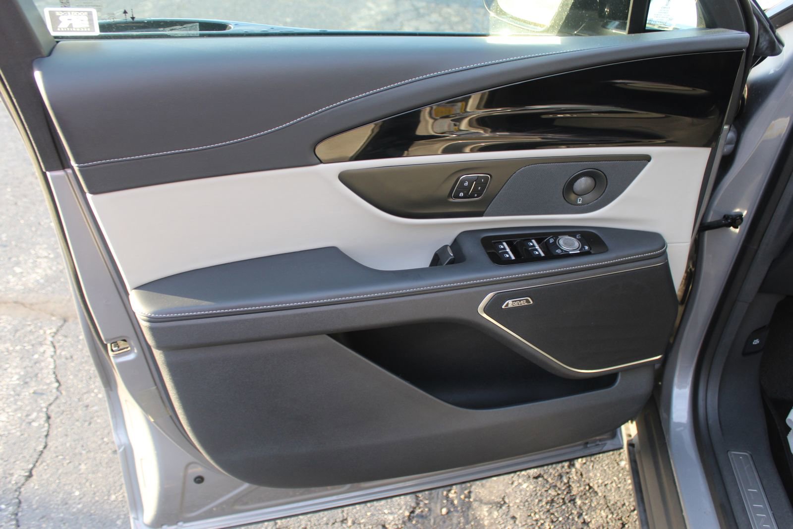 Used 2024 Lincoln Nautilus Premier w/ Equipment Group 102A image 22