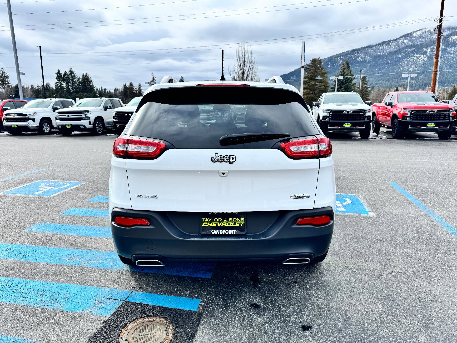 Used 2018 Jeep Cherokee Latitude w/ Cold Weather Group image 6