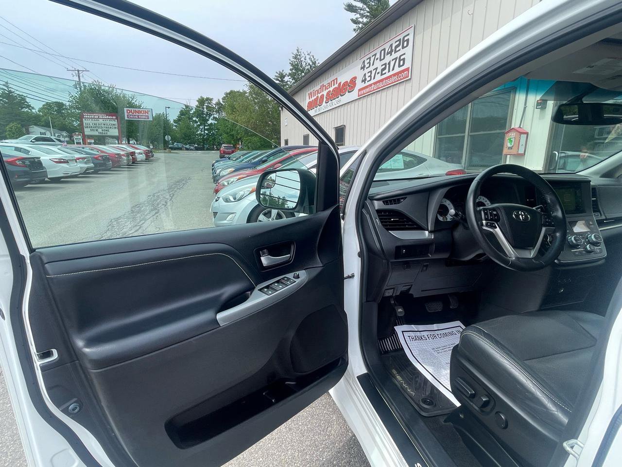 Used 2015 Toyota Sienna SE FWD image 12