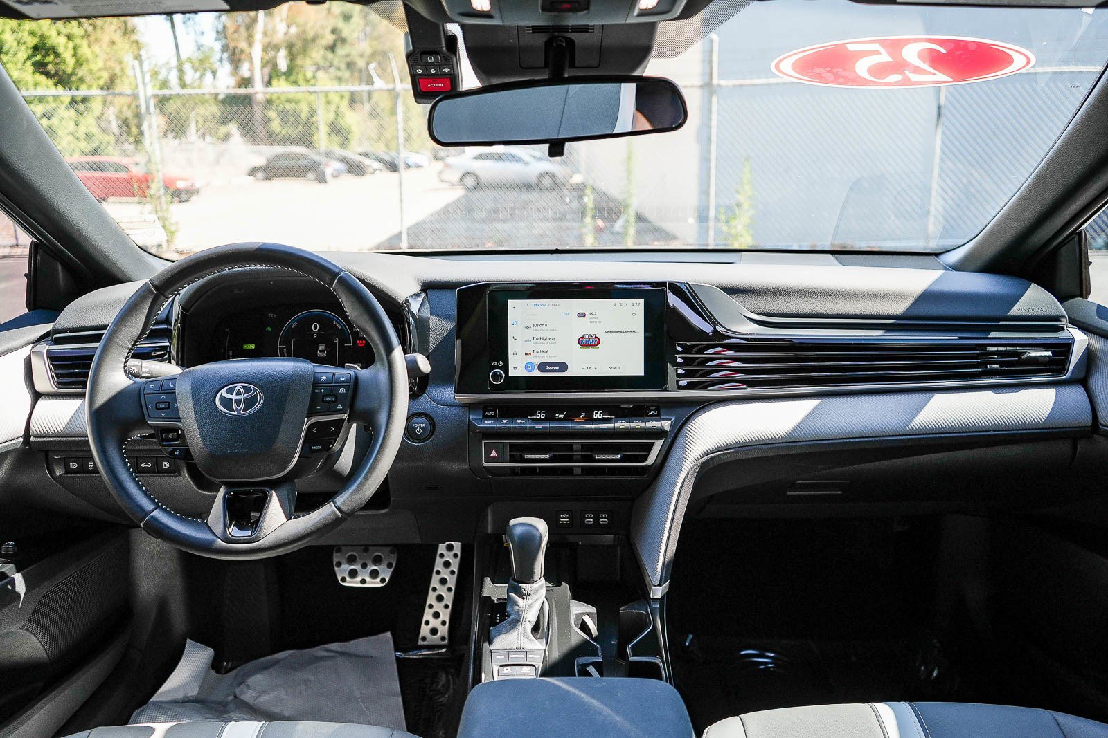 Used 2025 Toyota Camry SE FWD image 12