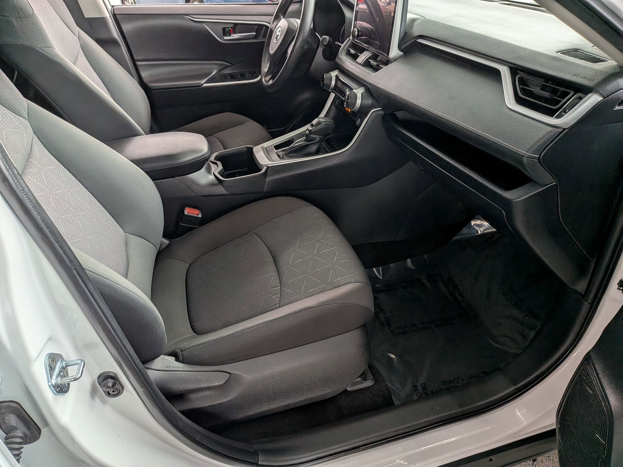 Certified 2025 Toyota RAV4 XLE FWD image 32