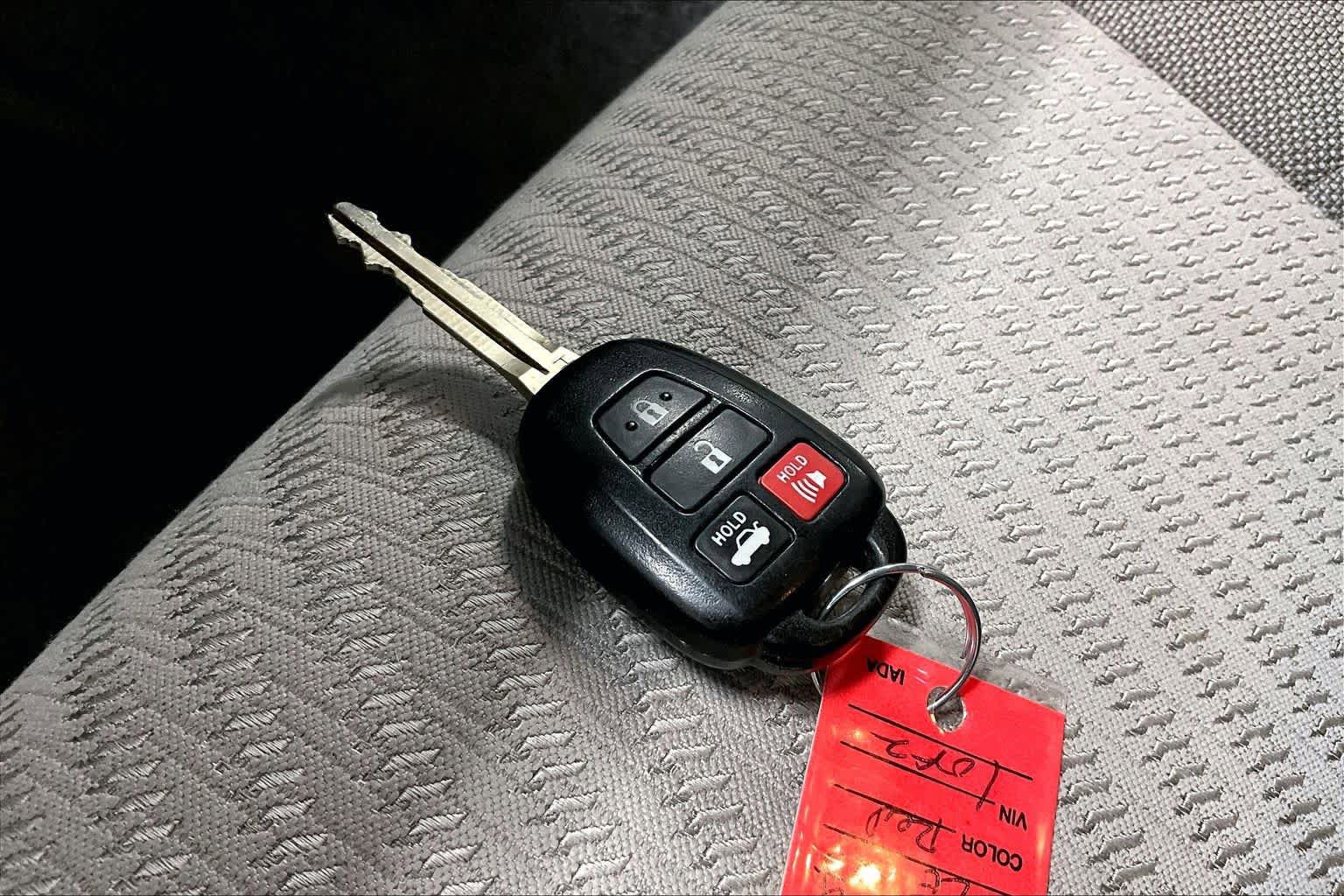 Used 2017 Toyota Camry LE FWD image 17