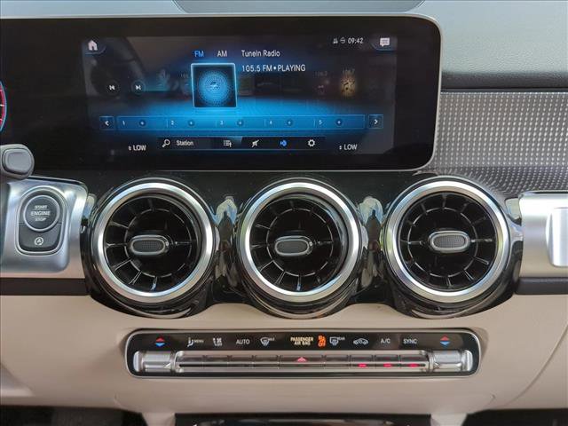 Used 2021 Mercedes-Benz GLB 250 4MATIC image 11