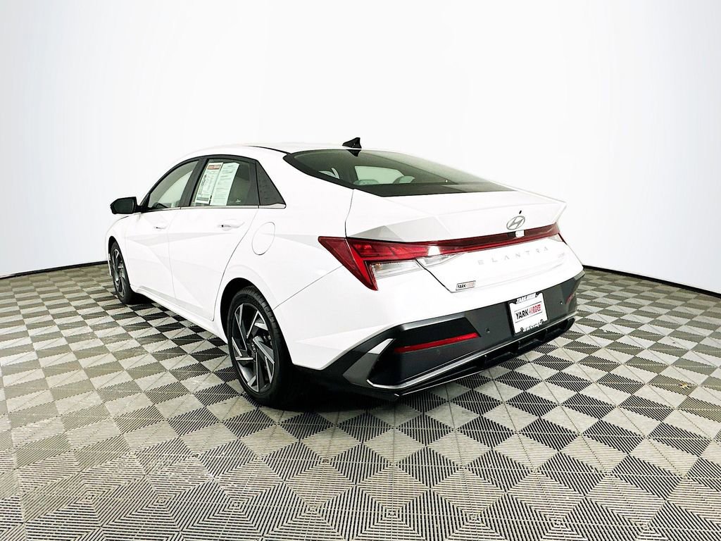 Used 2024 Hyundai Elantra Limited image 7